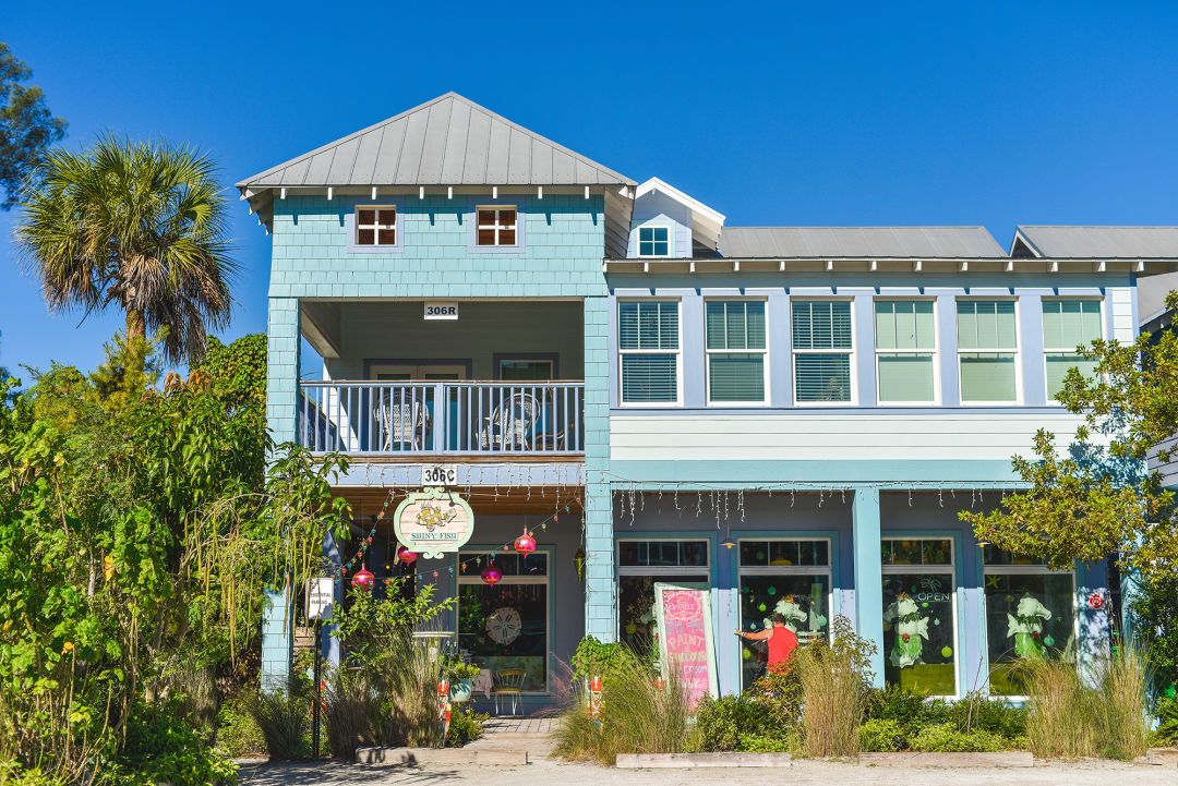 Shops along Pine Avenue in Anna Maria