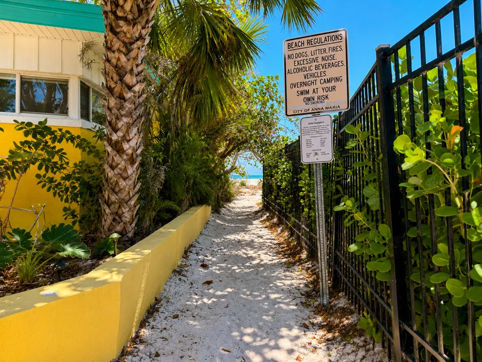 White sand and turquoise water on Anna Maria Island